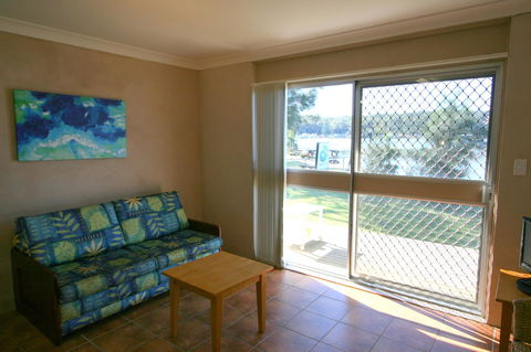 Lake Edge Apartments - Accommodation Search 11