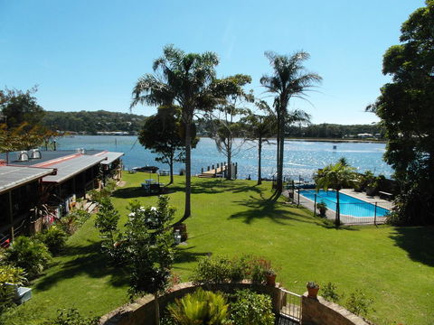 Lake Edge Apartments - Accommodation Search 0