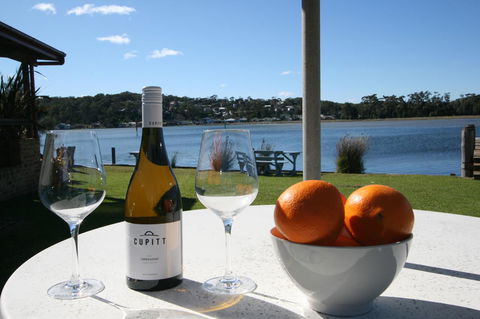 Lake Edge Apartments - Accommodation Search 29