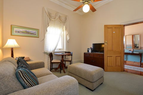 Trafalgar Premium Vintage Suites - Accommodation Search 8