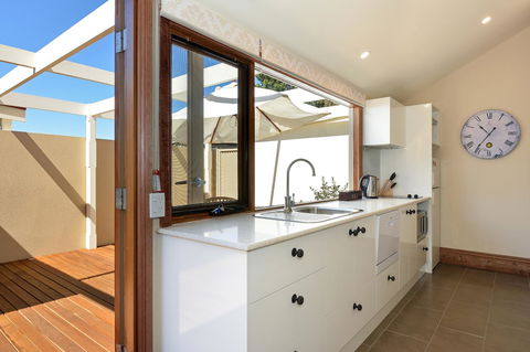 Trafalgar Premium Vintage Suites - Accommodation Search 12