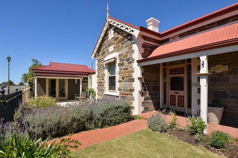 Trafalgar Premium Vintage Suites - Accommodation Search 1