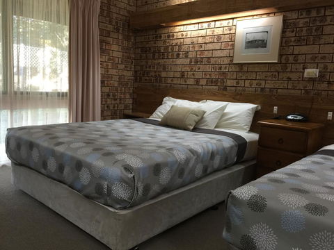 Ten Dollar Town Motel - Accommodation Search 32