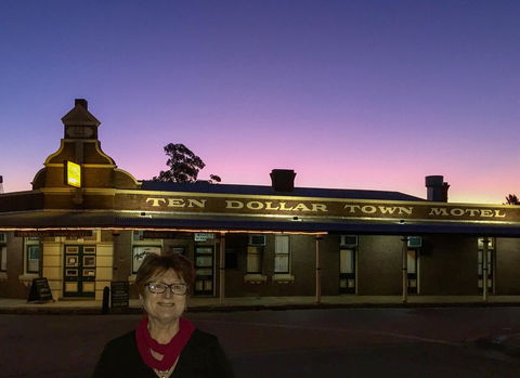 Ten Dollar Town Motel - Accommodation Search 27