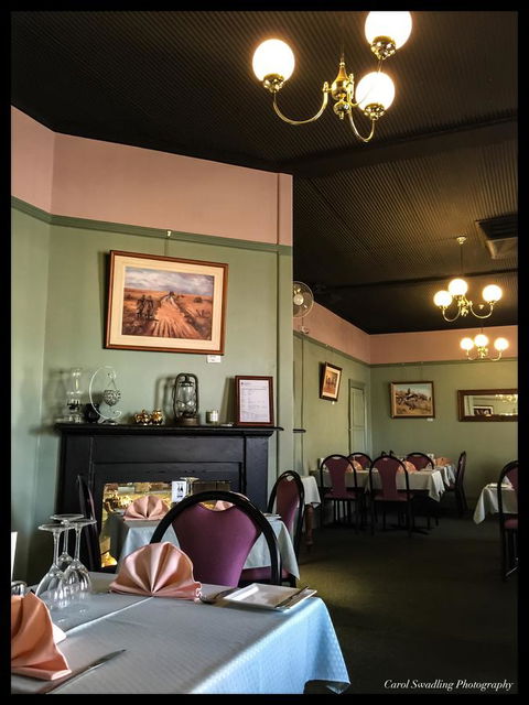 Ten Dollar Town Motel - Accommodation Search 9