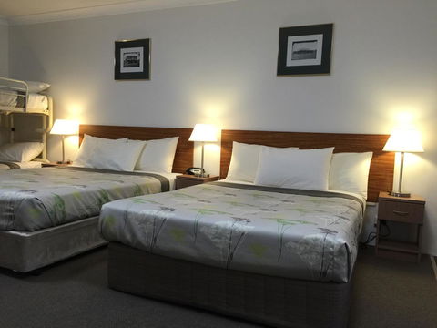 Ten Dollar Town Motel - Accommodation Search 7