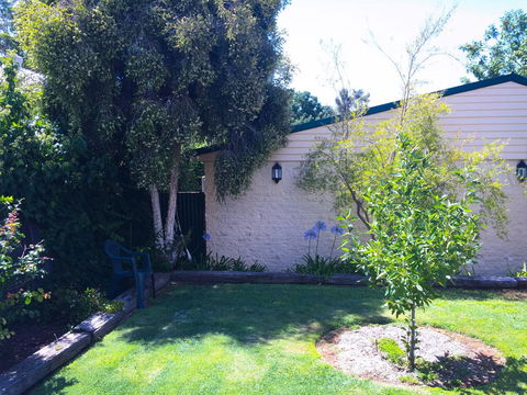 Ten Dollar Town Motel - Accommodation Search 22