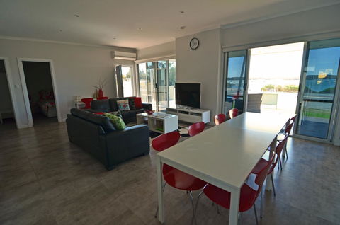 Beachview - Accommodation Search 6