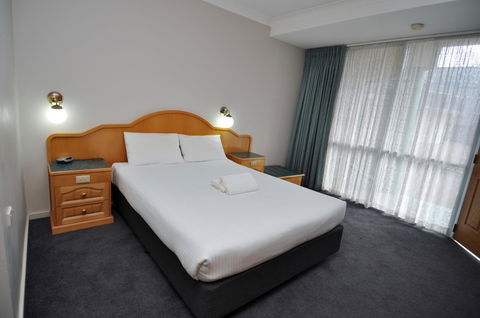 Hilton Beachfront Motel - Accommodation Search 24
