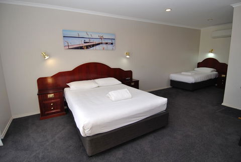 Hilton Beachfront Motel - Accommodation Search 41