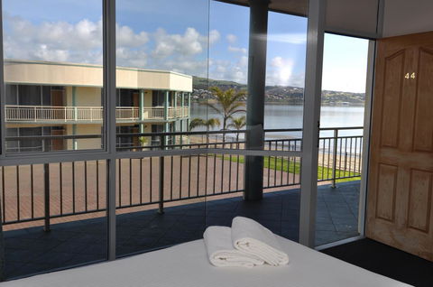 Hilton Beachfront Motel - Accommodation Search 0