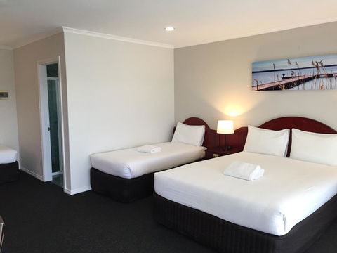 Hilton Beachfront Motel - Accommodation Search 20