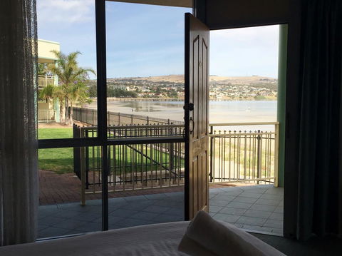 Hilton Beachfront Motel - Accommodation Search 18