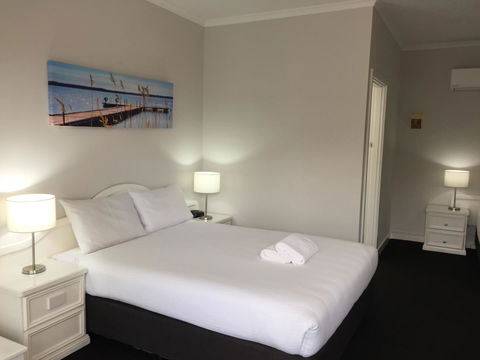Hilton Beachfront Motel - Accommodation Search 5