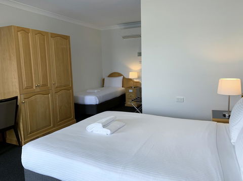 Hilton Beachfront Motel - Accommodation Search 11