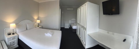 Hilton Beachfront Motel - Accommodation Search 39