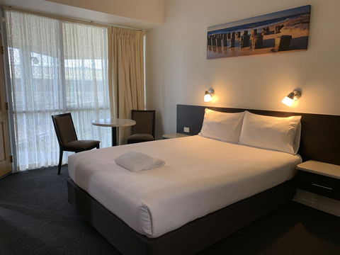Hilton Beachfront Motel - Accommodation Search 1