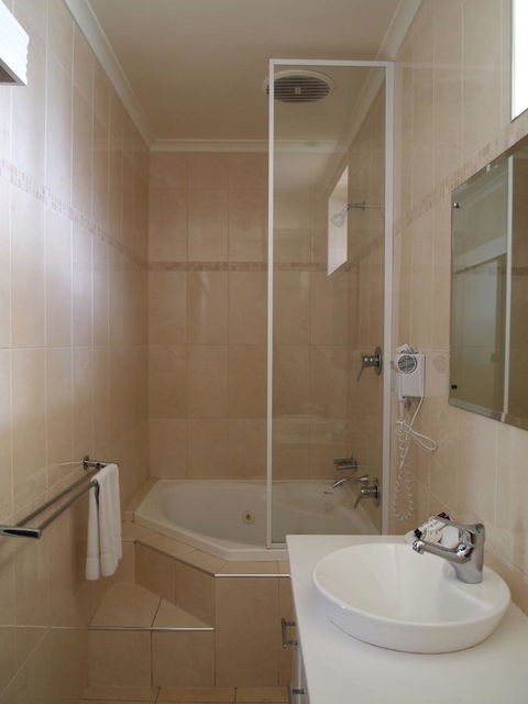 Hilton Beachfront Motel - Accommodation Search 44