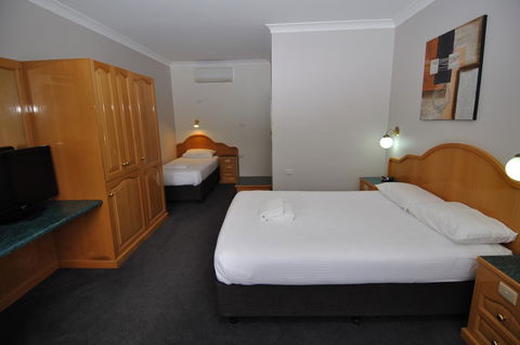 Hilton Beachfront Motel - Accommodation Search 36