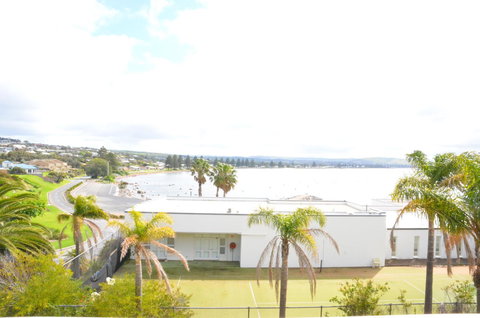 The Bluff Resort Apartments - Accommodation Search 26