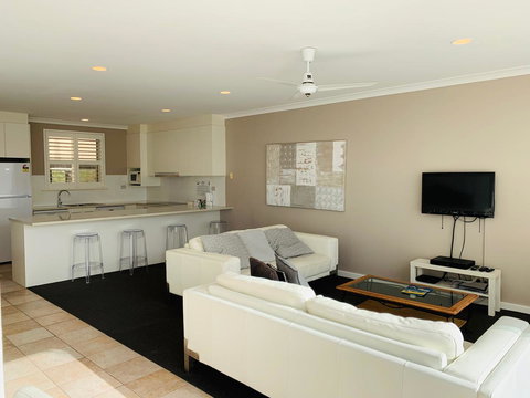 The Bluff Resort Apartments - Accommodation Search 6