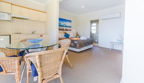 The Bluff Resort Apartments - Accommodation Search 7