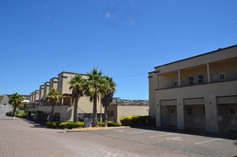 The Bluff Resort Apartments - Accommodation Search 23