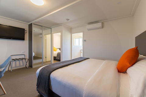Mick O\'Sheas - Accommodation Search 14