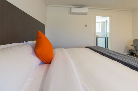 Mick O\'Sheas - Accommodation Search 15