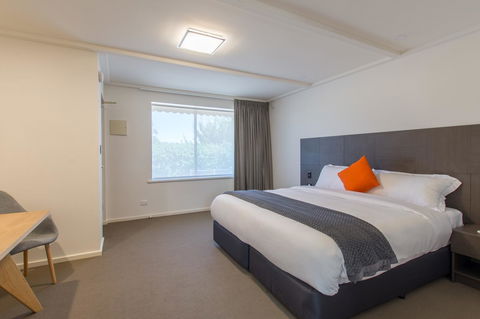 Mick O\'Sheas - Accommodation Search 9