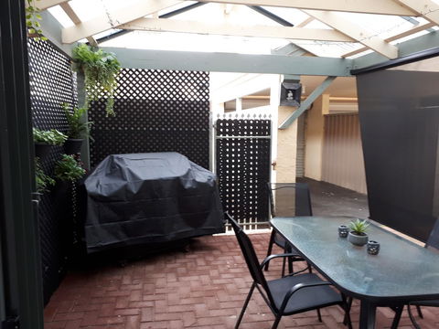 Townhouse On The Marina - Accommodation Search 5