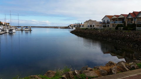 Townhouse On The Marina - Accommodation Search 14