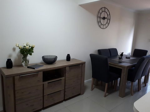 Townhouse On The Marina - Accommodation Search 2