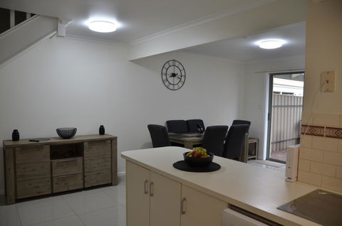Townhouse On The Marina - Accommodation Search 19