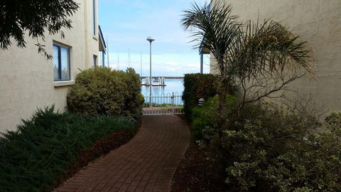 Townhouse On The Marina - Accommodation Search 6