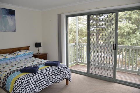 Townhouse On The Marina - Accommodation Search 15