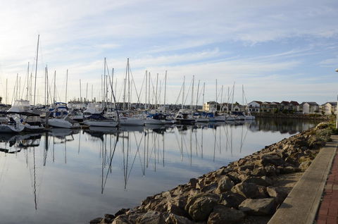 Townhouse On The Marina - Accommodation Search 13