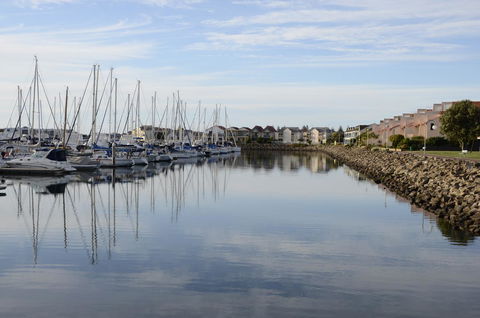 Townhouse On The Marina - Accommodation Search 7