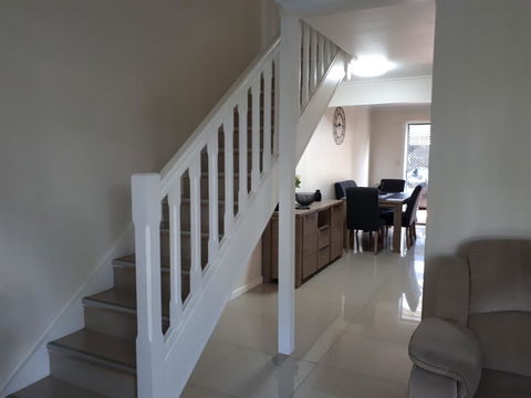 Townhouse On The Marina - Accommodation Search 3