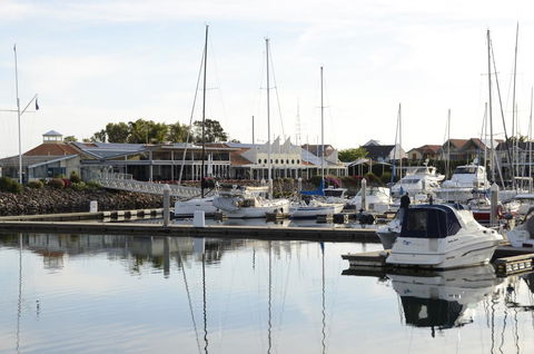Townhouse On The Marina - Accommodation Search 12