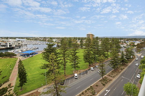 Beachside Luxury & Comfort, Ocean Views In Glenelg - Accommodation Search 24