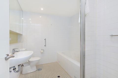 Beachside Luxury & Comfort, Ocean Views In Glenelg - Accommodation Search 19