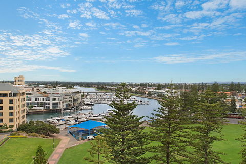 Beachside Luxury & Comfort, Ocean Views In Glenelg - Accommodation Search 4