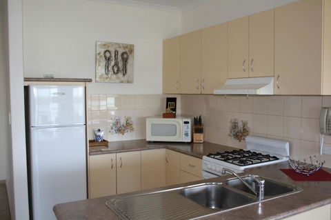 Lakeview Motel And Apartments - Accommodation Search 8