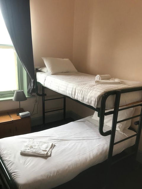 Grosvenor Hotel - Accommodation Search 8