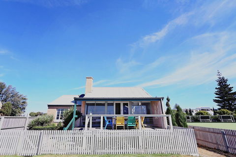 Caledonian Inn - Accommodation Search 4