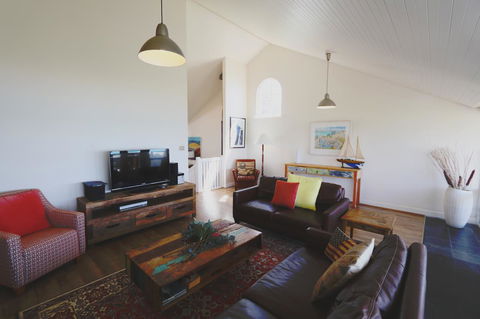 Caledonian Inn - Accommodation Search 7
