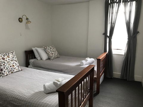 Caledonian Inn - Accommodation Search 31