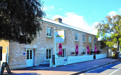 Caledonian Inn - Accommodation Search 1