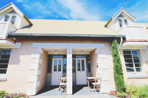 Caledonian Inn - Accommodation Search 10